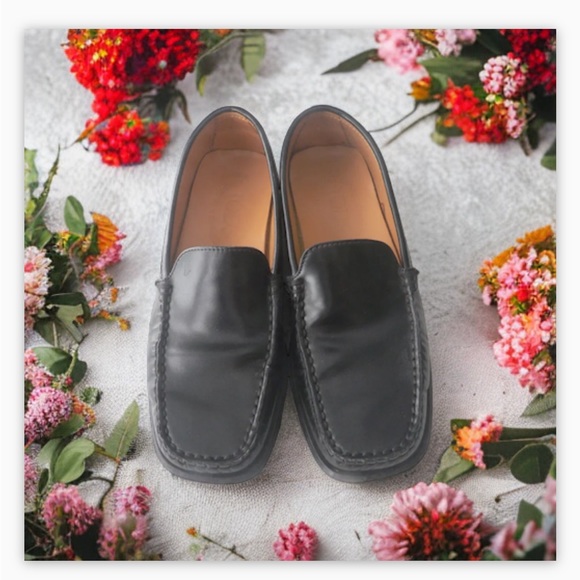 Tod's Shoes - TODS Womens Black Leather Driving Loafers with Vibram Technology Sz 6.5 -VGUC 😍